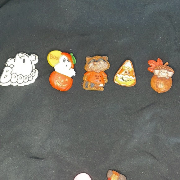 Vintage pin set of 17 (variety of Fall & winter) - Picture 5 of 10